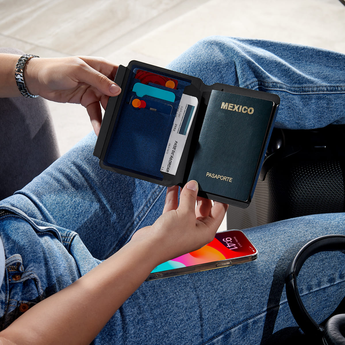 PORTA PASAPORTE GIRIS